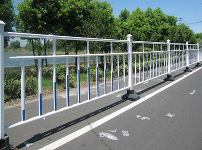 道（dào）路中央護欄