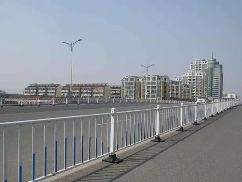 常州道路防撞護（hù）欄裝置護（hù）欄注意事項